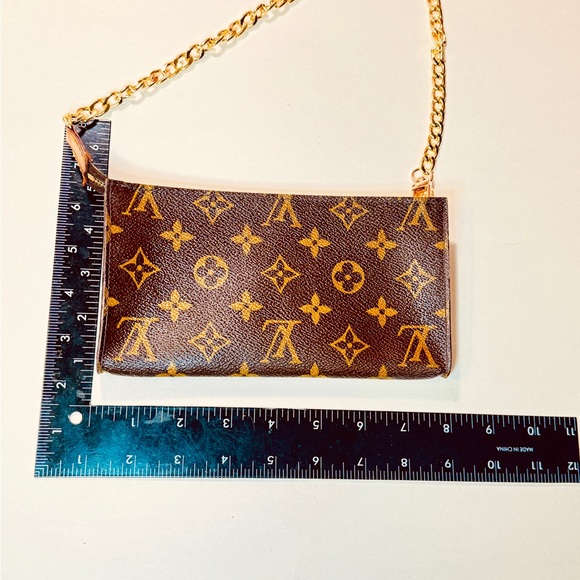 Louis Vuitton Brown Monogram Clutch with Gold Chain Size 8 this fit a smart ph - Picture 13 of 15